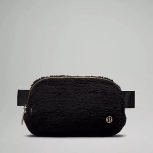 LULULEMON Everywhere Belt Bag Fleece 1L - BLACK GOLD - Crossbody Fanny Pack NEW